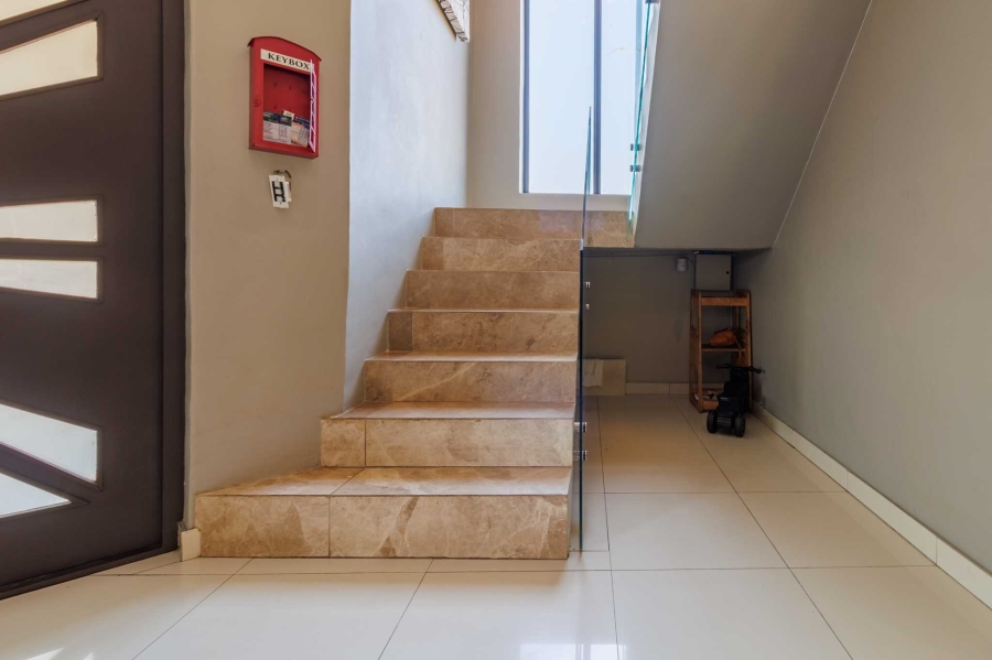 4 Bedroom Property for Sale in Flamingo Vlei Western Cape